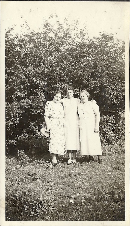 UNK woman with Mary & Helen